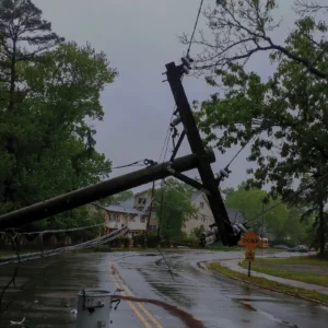 Pole-lightning